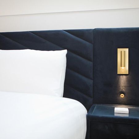 Ultra Stylish Apt Set In An Affluent Location プール エクステリア 写真