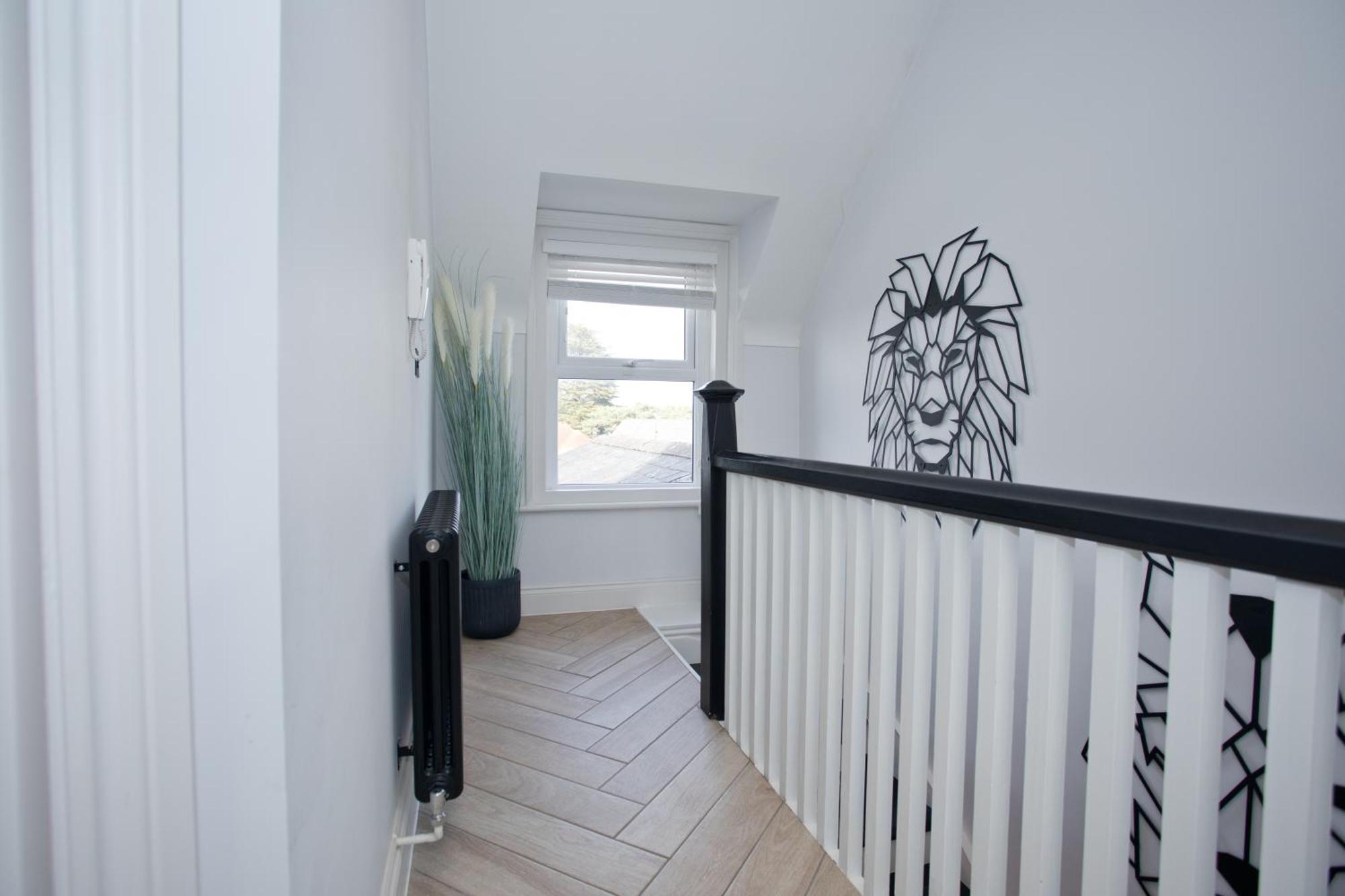 Ultra Stylish Apt Set In An Affluent Location プール エクステリア 写真
