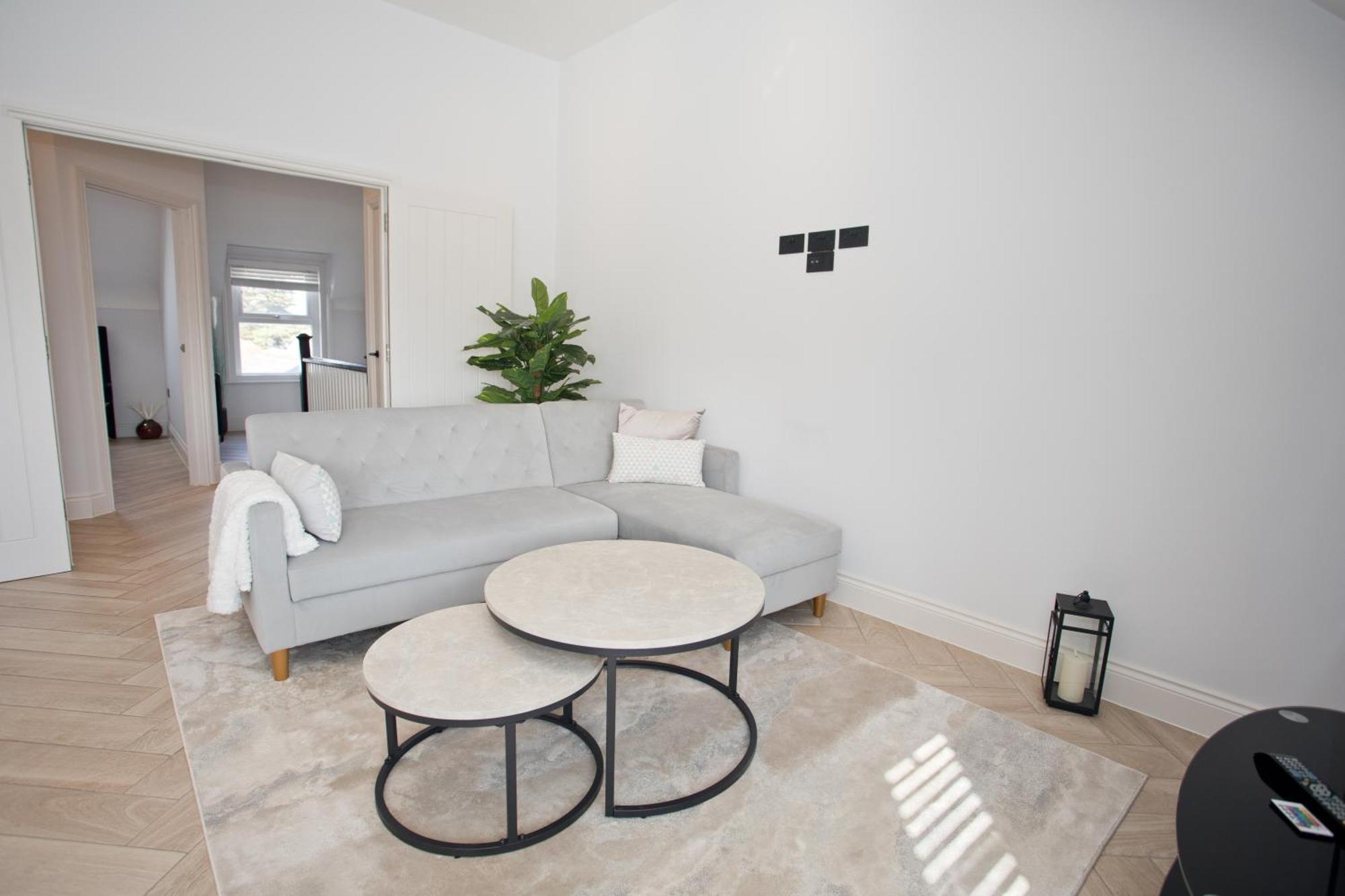 Ultra Stylish Apt Set In An Affluent Location プール エクステリア 写真