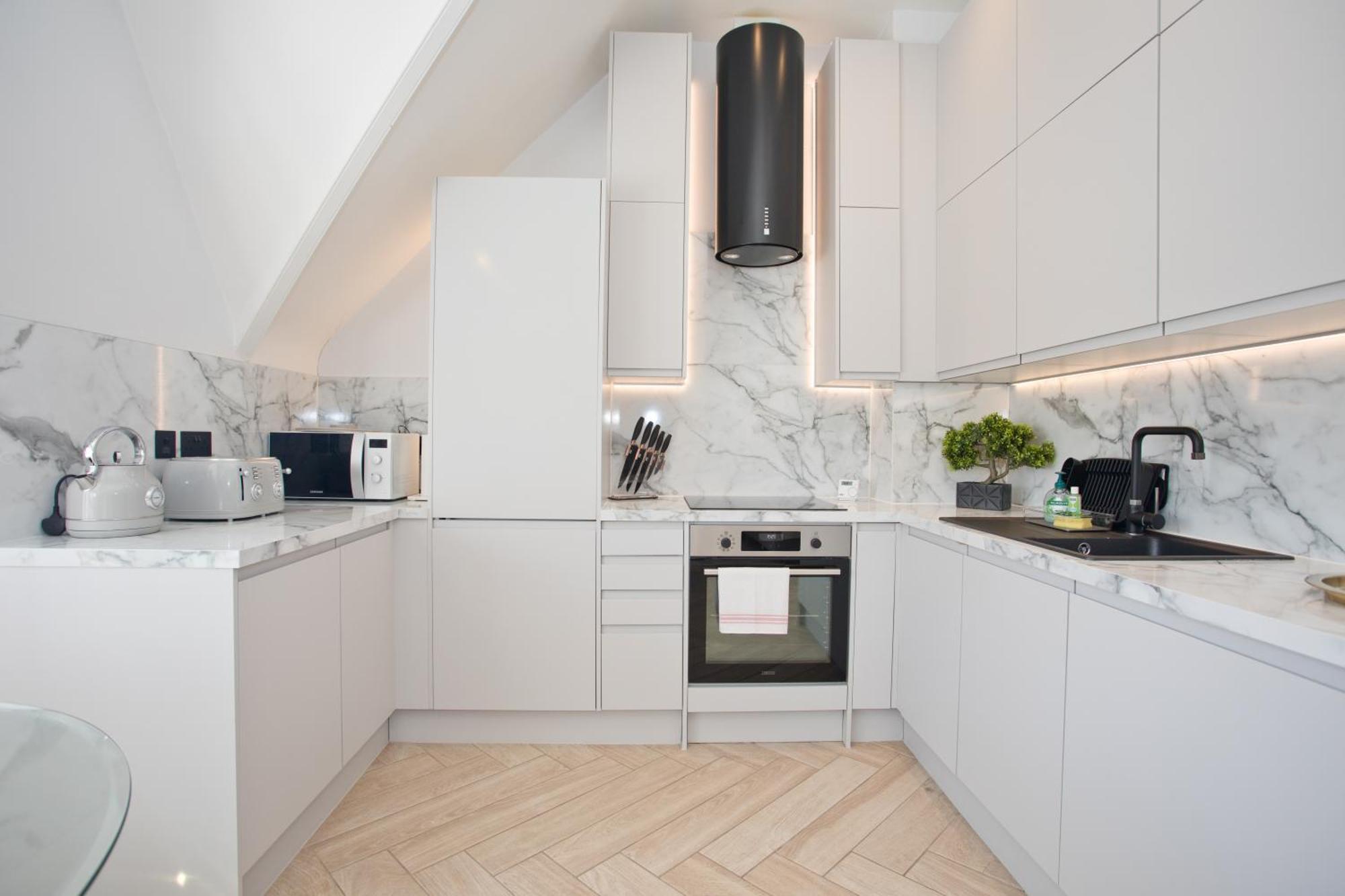 Ultra Stylish Apt Set In An Affluent Location プール エクステリア 写真