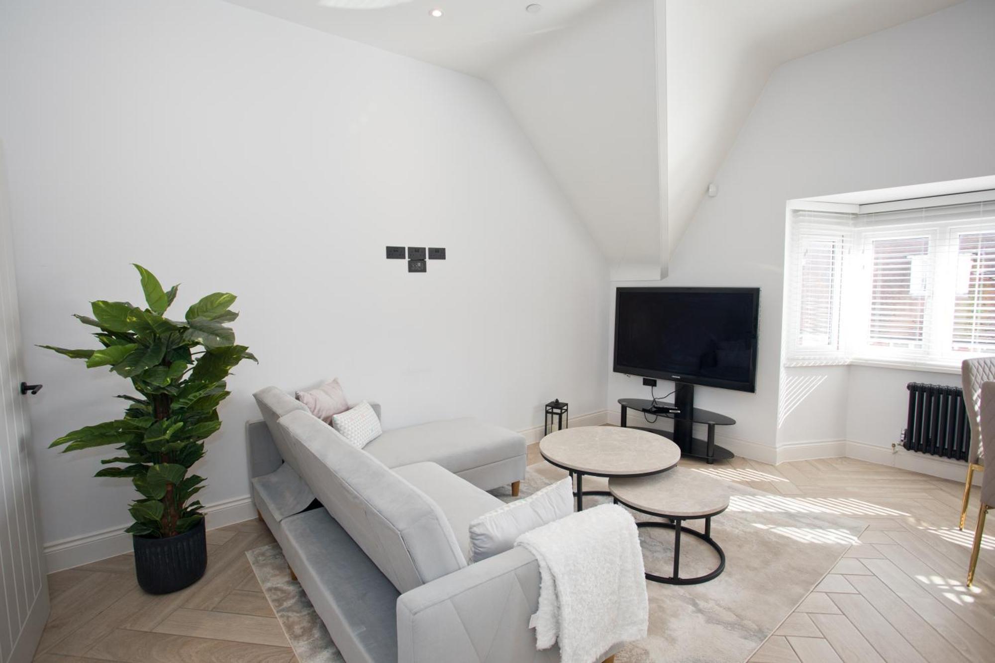 Ultra Stylish Apt Set In An Affluent Location プール エクステリア 写真