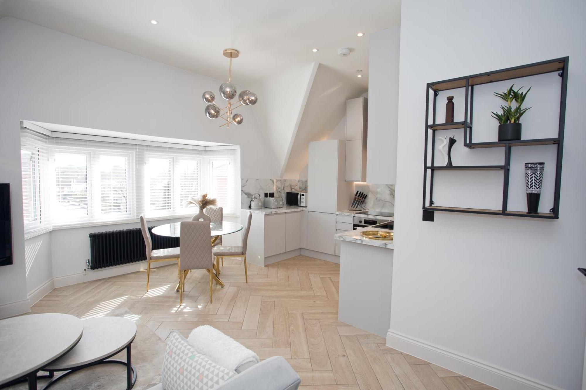Ultra Stylish Apt Set In An Affluent Location プール エクステリア 写真