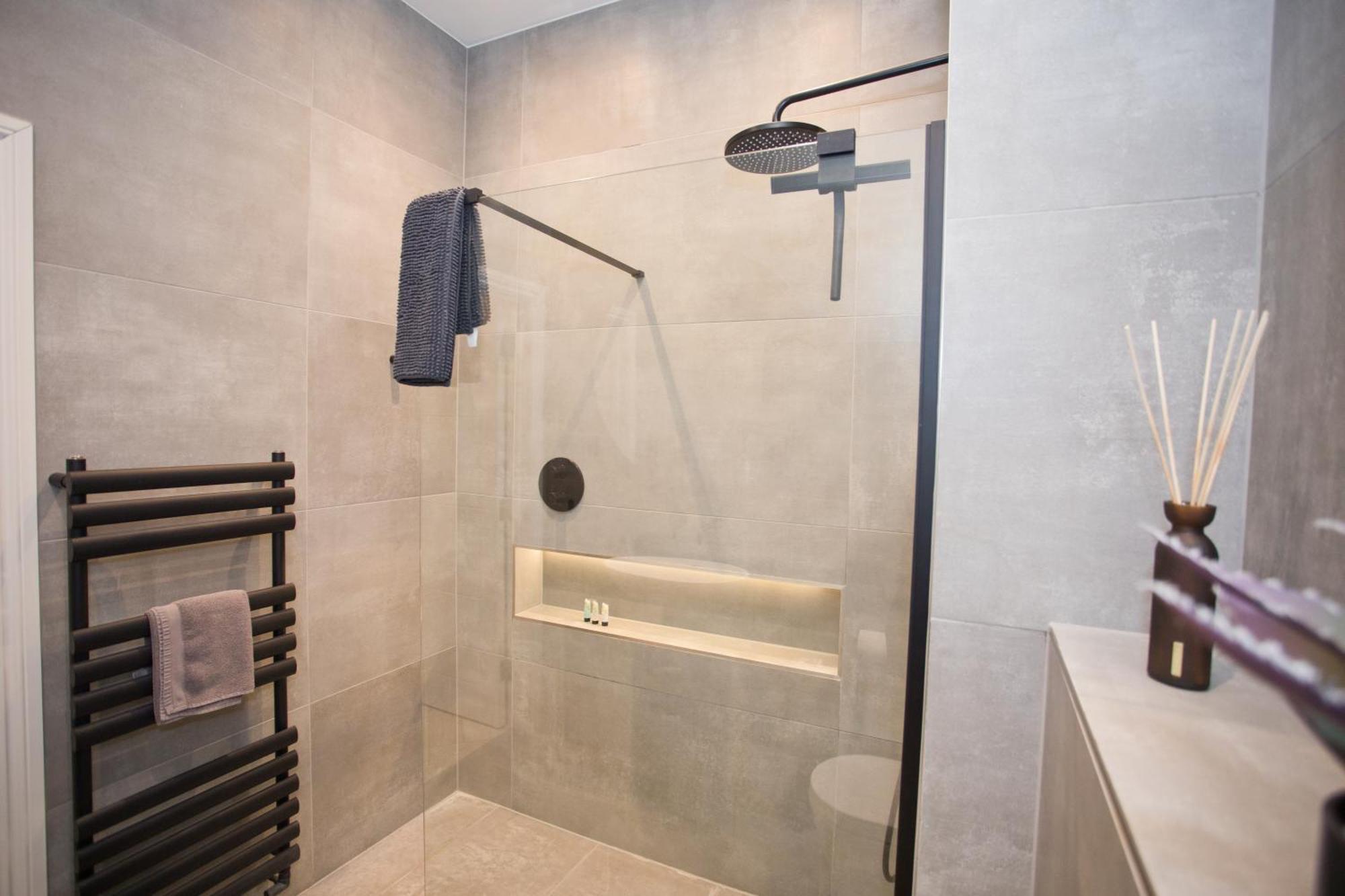 Ultra Stylish Apt Set In An Affluent Location プール エクステリア 写真