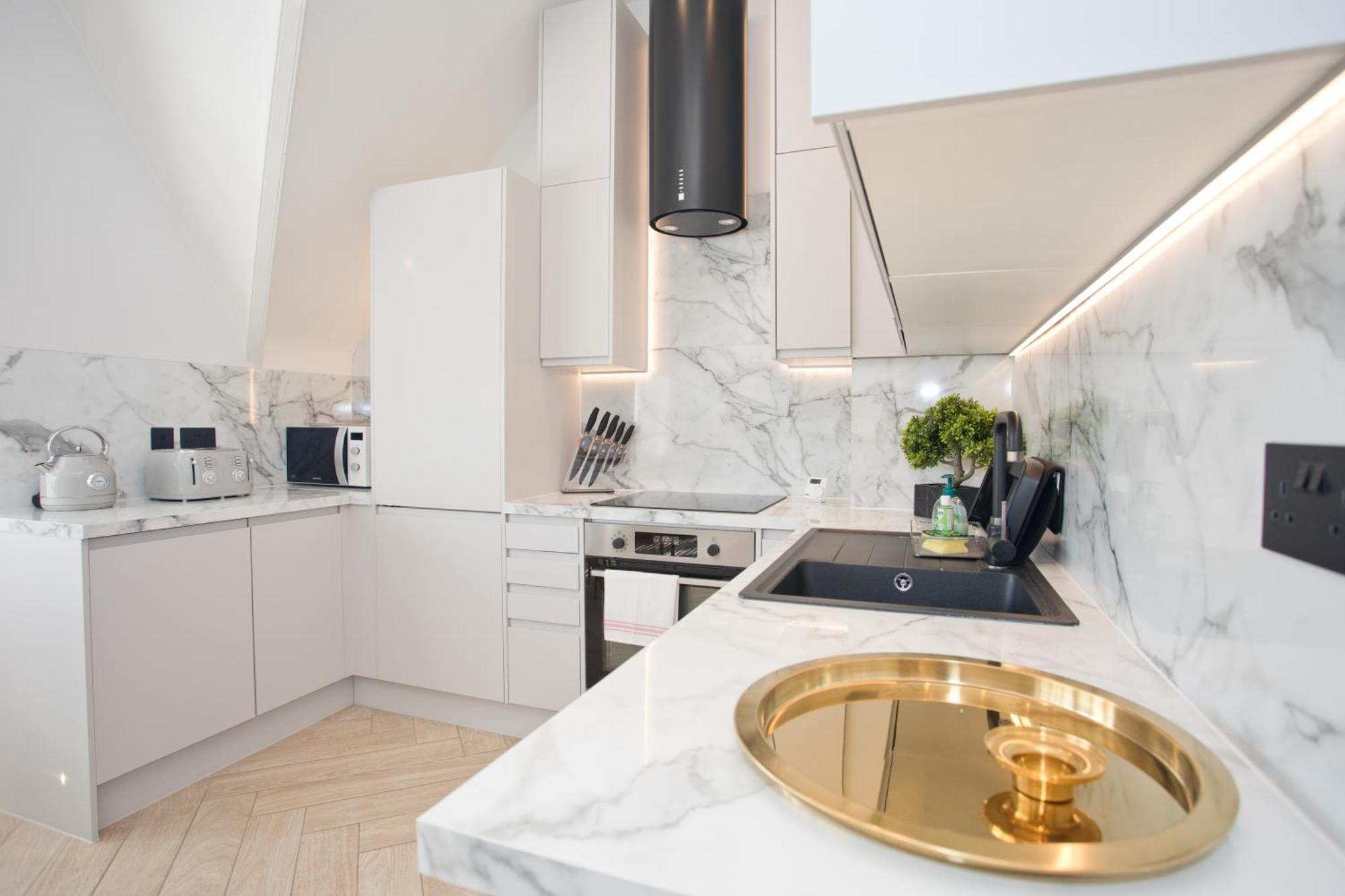 Ultra Stylish Apt Set In An Affluent Location プール エクステリア 写真