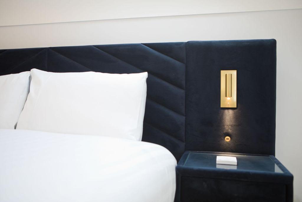 Ultra Stylish Apt Set In An Affluent Location プール エクステリア 写真