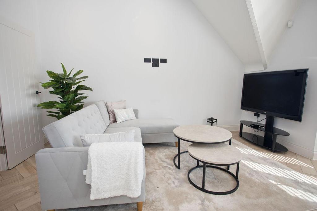 Ultra Stylish Apt Set In An Affluent Location プール エクステリア 写真