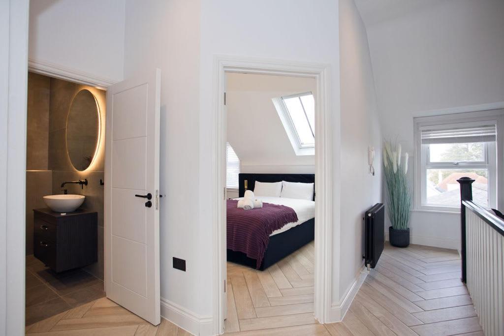 Ultra Stylish Apt Set In An Affluent Location プール エクステリア 写真
